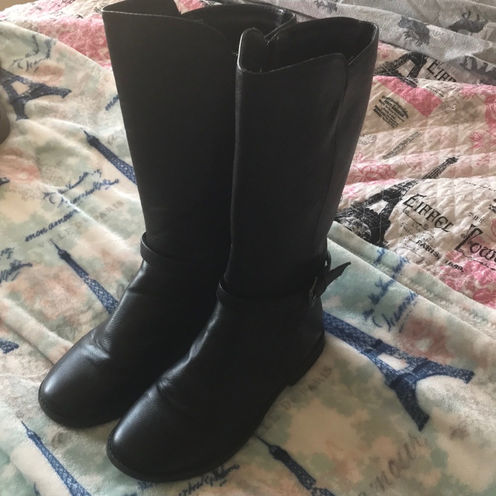 Girls boots size 4